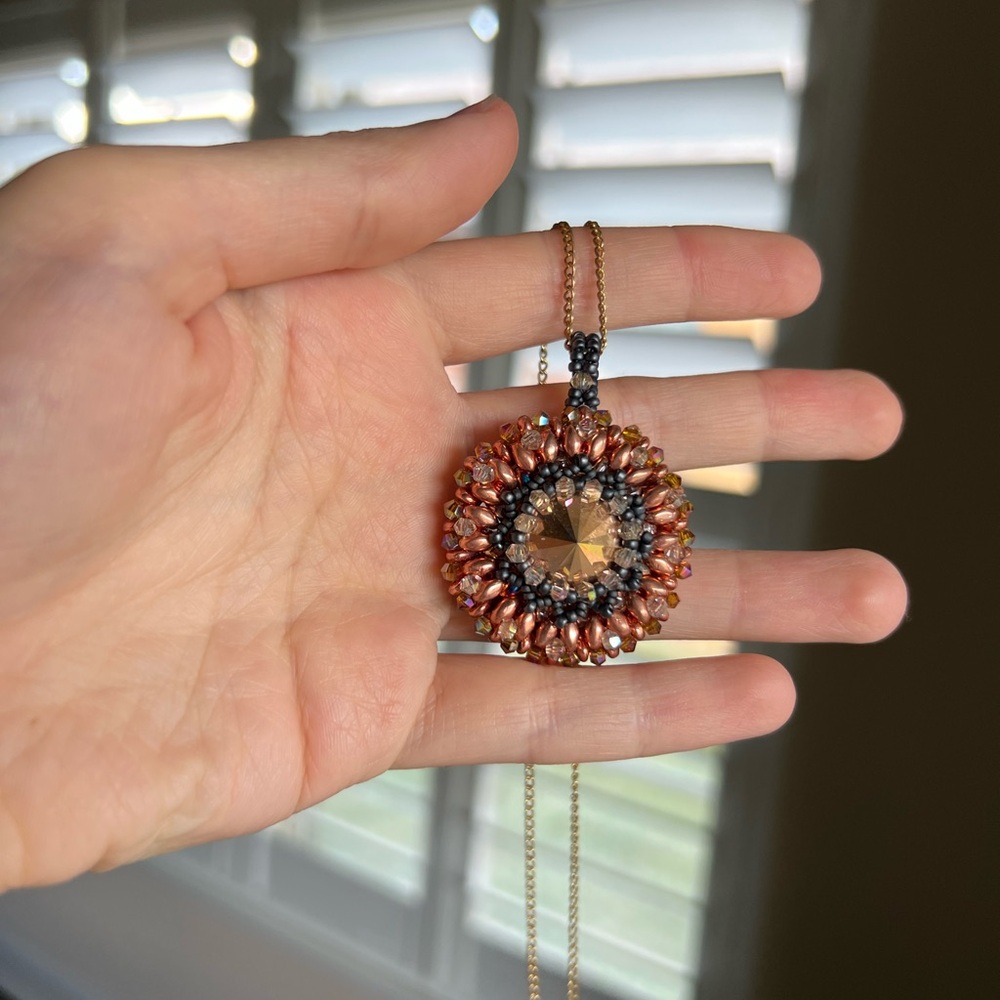 Elegant Gold and Brown Pendant Necklace